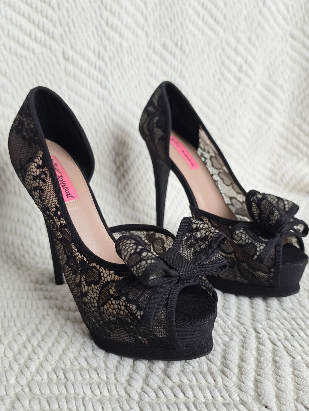 Betsey Johnson Black Lace Peep Toe Platform Heels Size 8 Bow Pumps